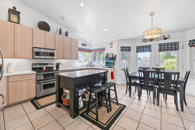 31 VILLAGE SQUARE RD, Centerville, UT 84014