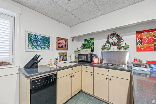 31 VILLAGE SQUARE RD, Centerville, UT 84014