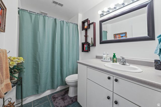 31 VILLAGE SQUARE RD, Centerville, UT 84014