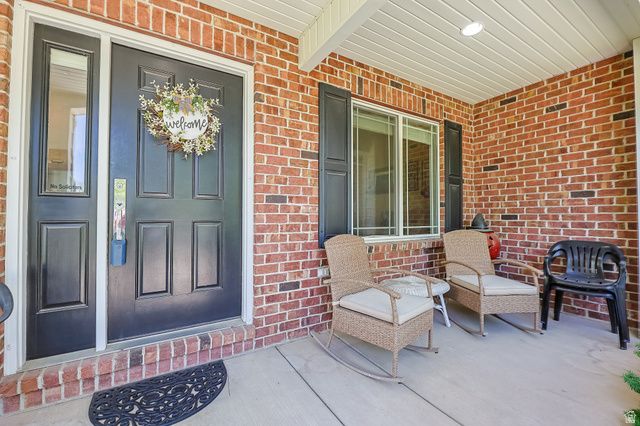 31 VILLAGE SQUARE RD, Centerville, UT 84014