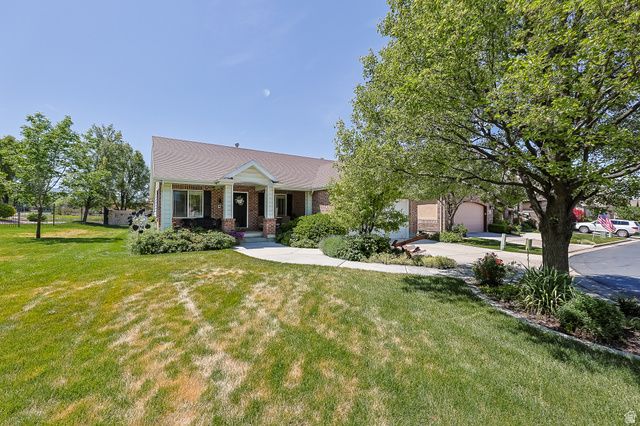 31 VILLAGE SQUARE RD, Centerville, UT 84014