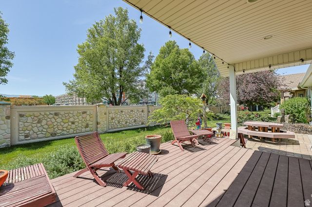 31 VILLAGE SQUARE RD, Centerville, UT 84014