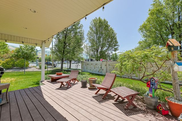 31 VILLAGE SQUARE RD, Centerville, UT 84014