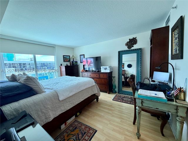2101 Brickell Ave 1805, Miami, FL 33129