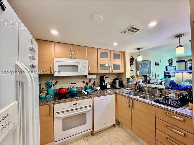 2101 Brickell Ave 1805, Miami, FL 33129