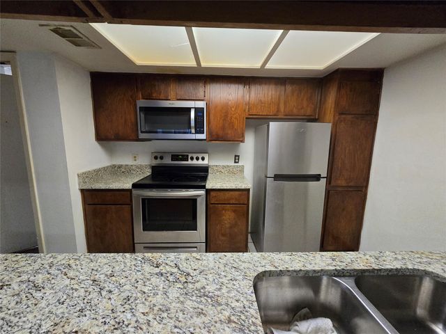 2820 S Bartell Drive 13, Houston, TX 77054