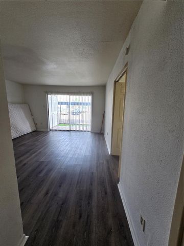 2820 S Bartell Drive 13, Houston, TX 77054