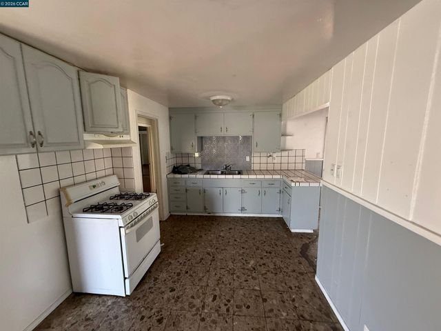 1810 Acapulco Dr, San Pablo, CA 94806