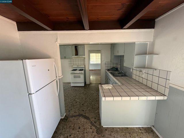 1810 Acapulco Dr, San Pablo, CA 94806