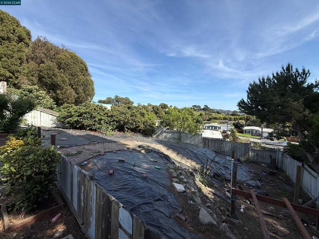 1810 Acapulco Dr, San Pablo, CA 94806