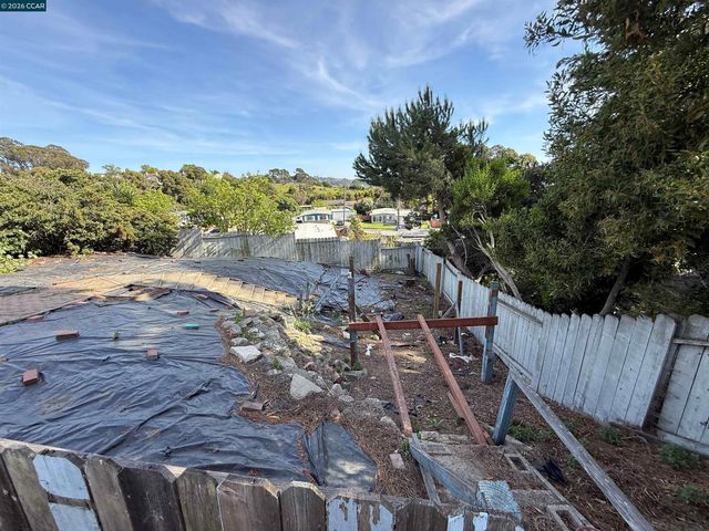 1810 Acapulco Dr, San Pablo, CA 94806