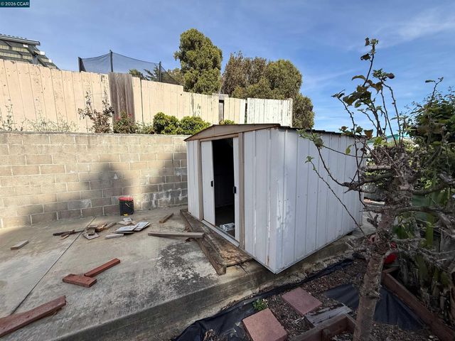 1810 Acapulco Dr, San Pablo, CA 94806