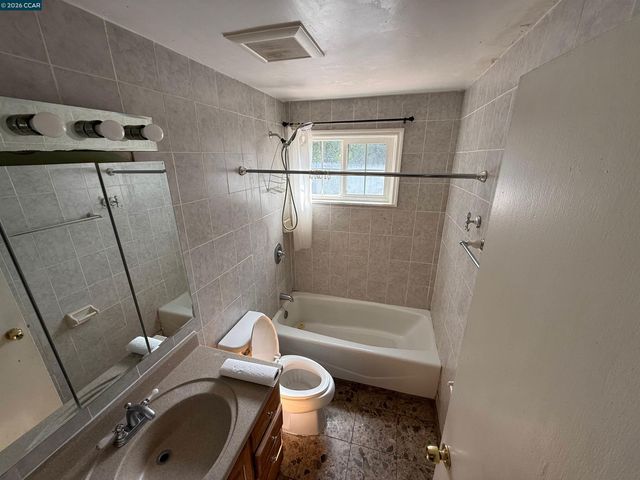 1810 Acapulco Dr, San Pablo, CA 94806