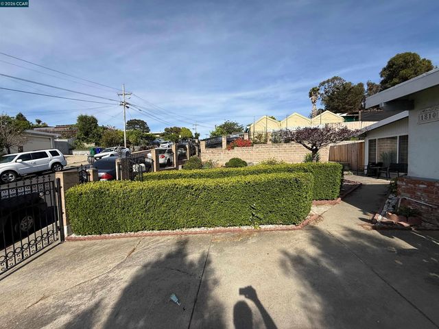 1810 Acapulco Dr, San Pablo, CA 94806