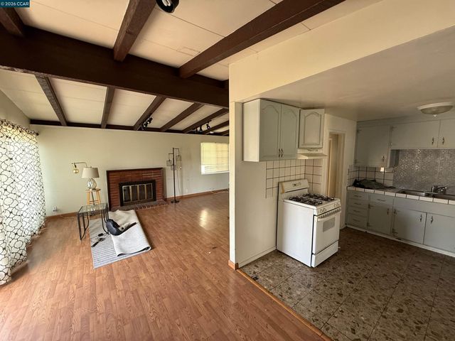 1810 Acapulco Dr, San Pablo, CA 94806