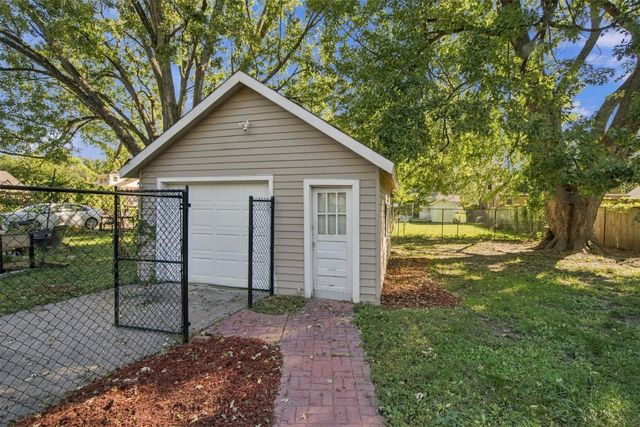2023 37th Street, Des Moines, IA 50310