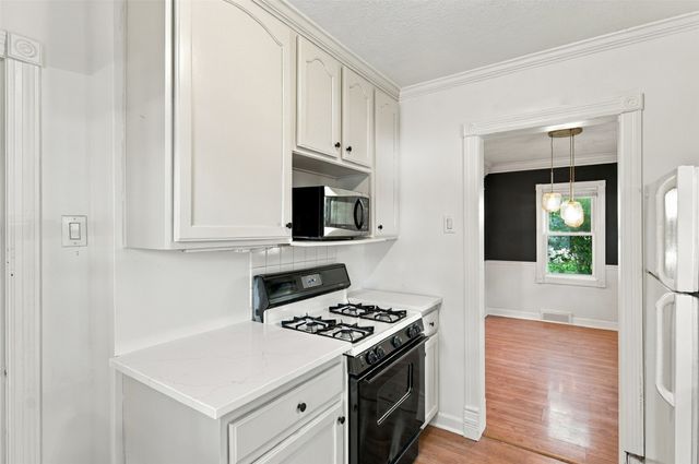 2023 37th Street, Des Moines, IA 50310