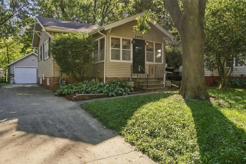 2023 37th Street, Des Moines, IA 50310
