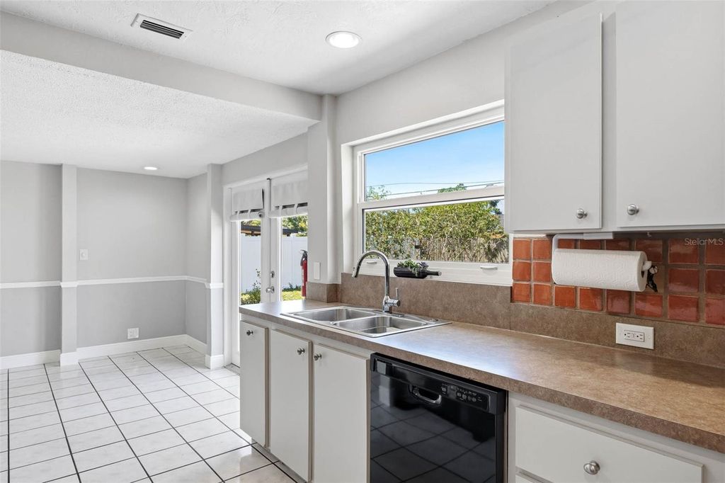 Image 15 of property listing at 7500 ORPINE DRIVE N, St Petersburg, FL 33702