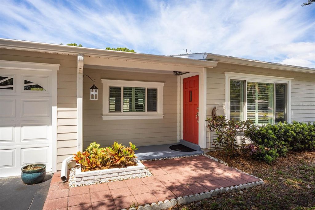 Image 6 of property listing at 7500 ORPINE DRIVE N, St Petersburg, FL 33702