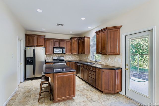 13607 Windy Creek, Helotes, TX 78023