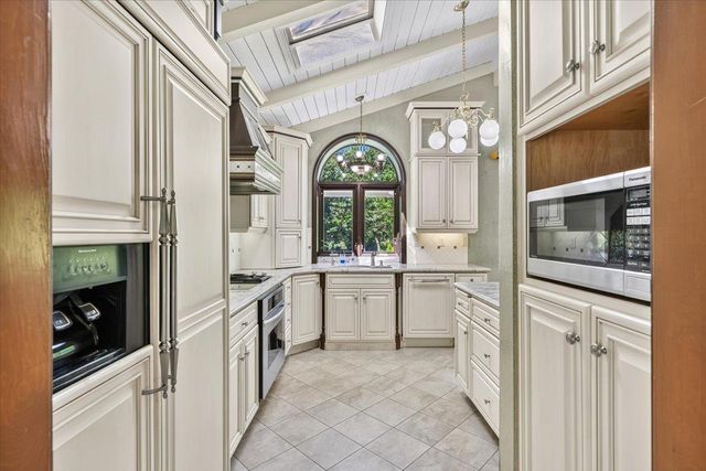 10388 Partridge Rd, Grass Valley, CA 95945