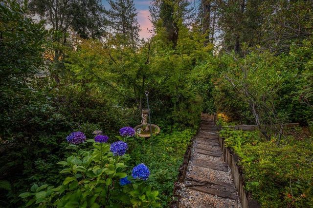 10388 Partridge Rd, Grass Valley, CA 95945