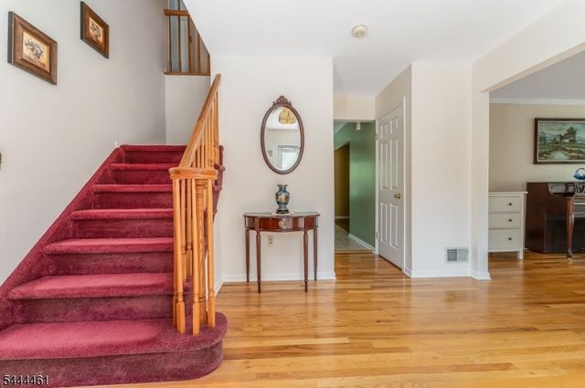 8 Kilmer Dr, Hillsborough Twp., NJ 08844