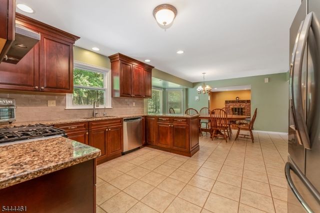 8 Kilmer Dr, Hillsborough Twp., NJ 08844