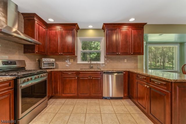 8 Kilmer Dr, Hillsborough Twp., NJ 08844