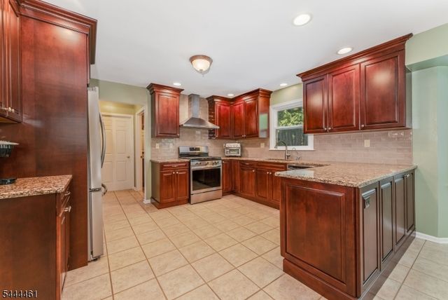 8 Kilmer Dr, Hillsborough Twp., NJ 08844