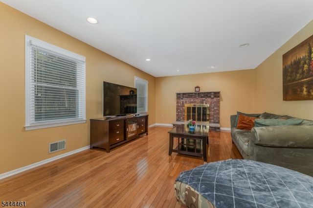 8 Kilmer Dr, Hillsborough Twp., NJ 08844
