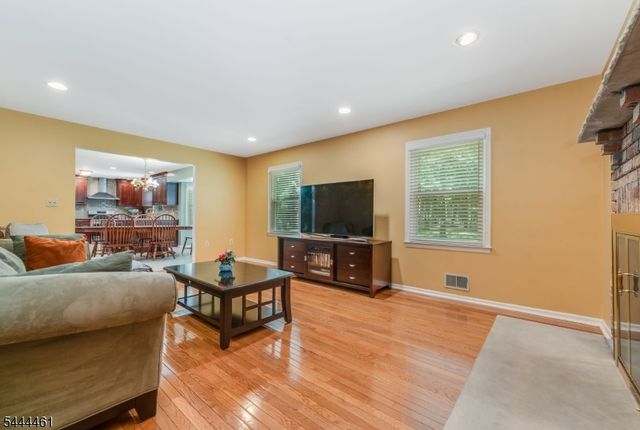 8 Kilmer Dr, Hillsborough Twp., NJ 08844