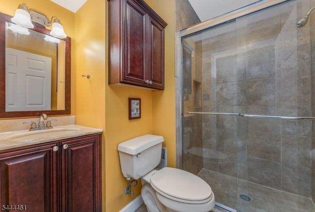 8 Kilmer Dr, Hillsborough Twp., NJ 08844