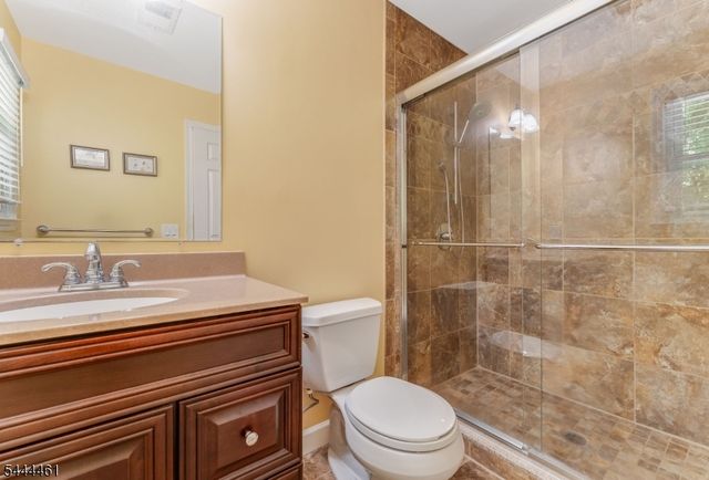 8 Kilmer Dr, Hillsborough Twp., NJ 08844