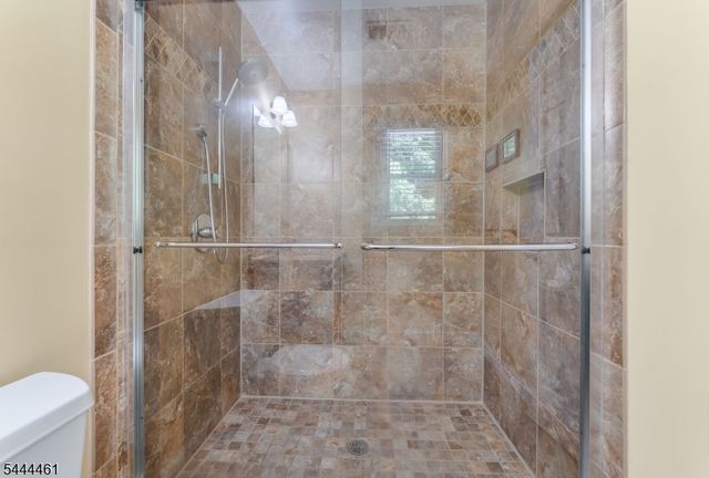 8 Kilmer Dr, Hillsborough Twp., NJ 08844