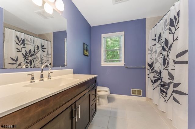 8 Kilmer Dr, Hillsborough Twp., NJ 08844