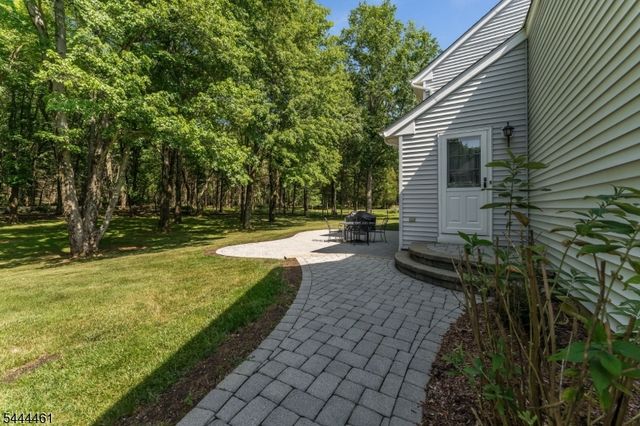 8 Kilmer Dr, Hillsborough Twp., NJ 08844