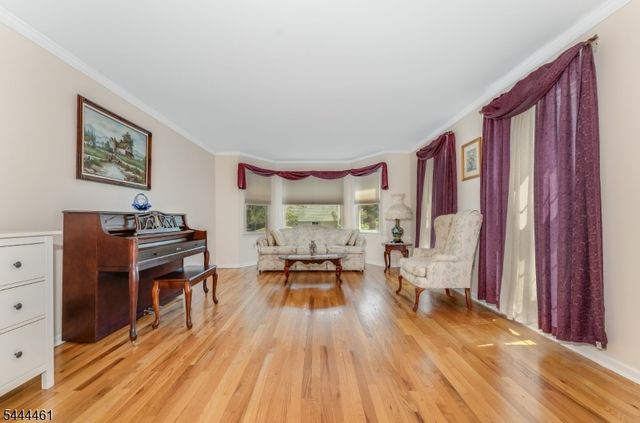 8 Kilmer Dr, Hillsborough Twp., NJ 08844