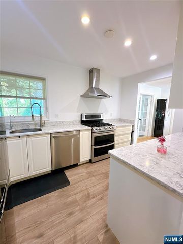 31 Chestnut Avenue, Closter, NJ 07624