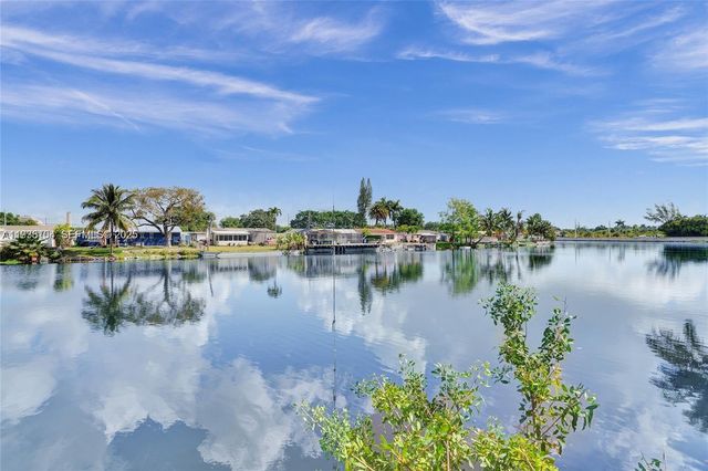 4185 SW 49th Ct, Dania Beach, FL 33314