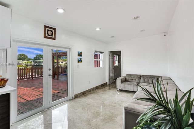 4185 SW 49th Ct, Dania Beach, FL 33314