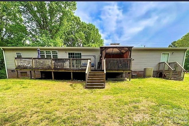 718 W Virginia Avenue, Bessemer City, NC 28016