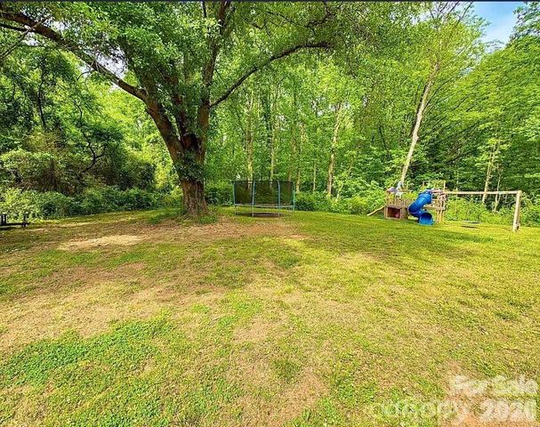 718 W Virginia Avenue, Bessemer City, NC 28016