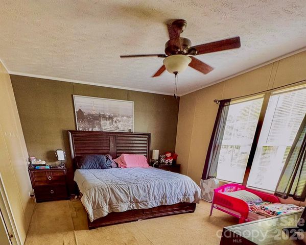 718 W Virginia Avenue, Bessemer City, NC 28016