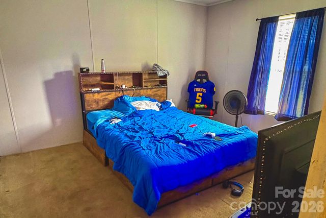 718 W Virginia Avenue, Bessemer City, NC 28016