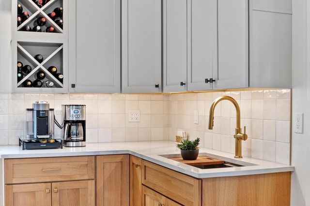 989 Pleasant St, Leominster, MA 01453