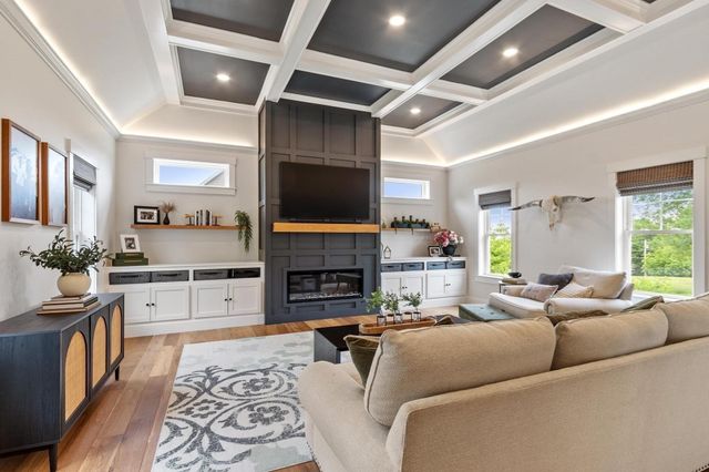 989 Pleasant St, Leominster, MA 01453