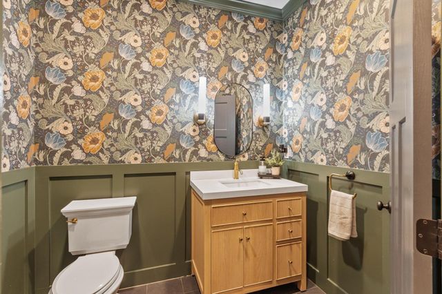 989 Pleasant St, Leominster, MA 01453