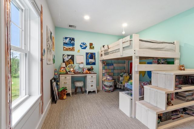 989 Pleasant St, Leominster, MA 01453